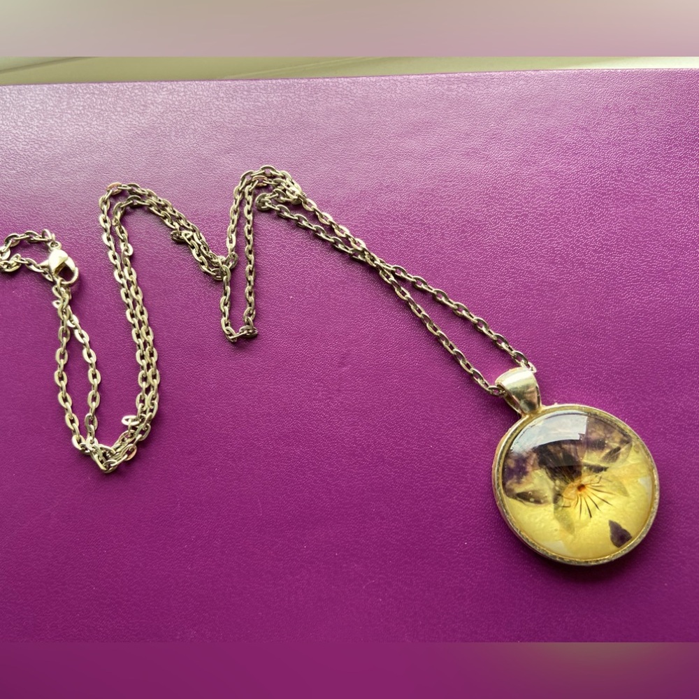 Pansy necklace